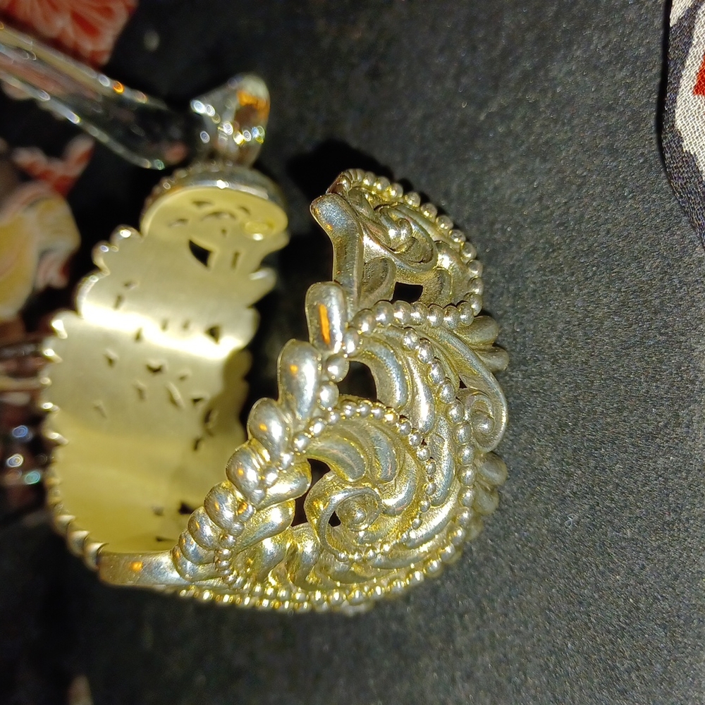 Cuff - Picture 5 of 7